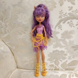 Monster High Haunted Clawdeen Wolf Getting Ghostly Doll